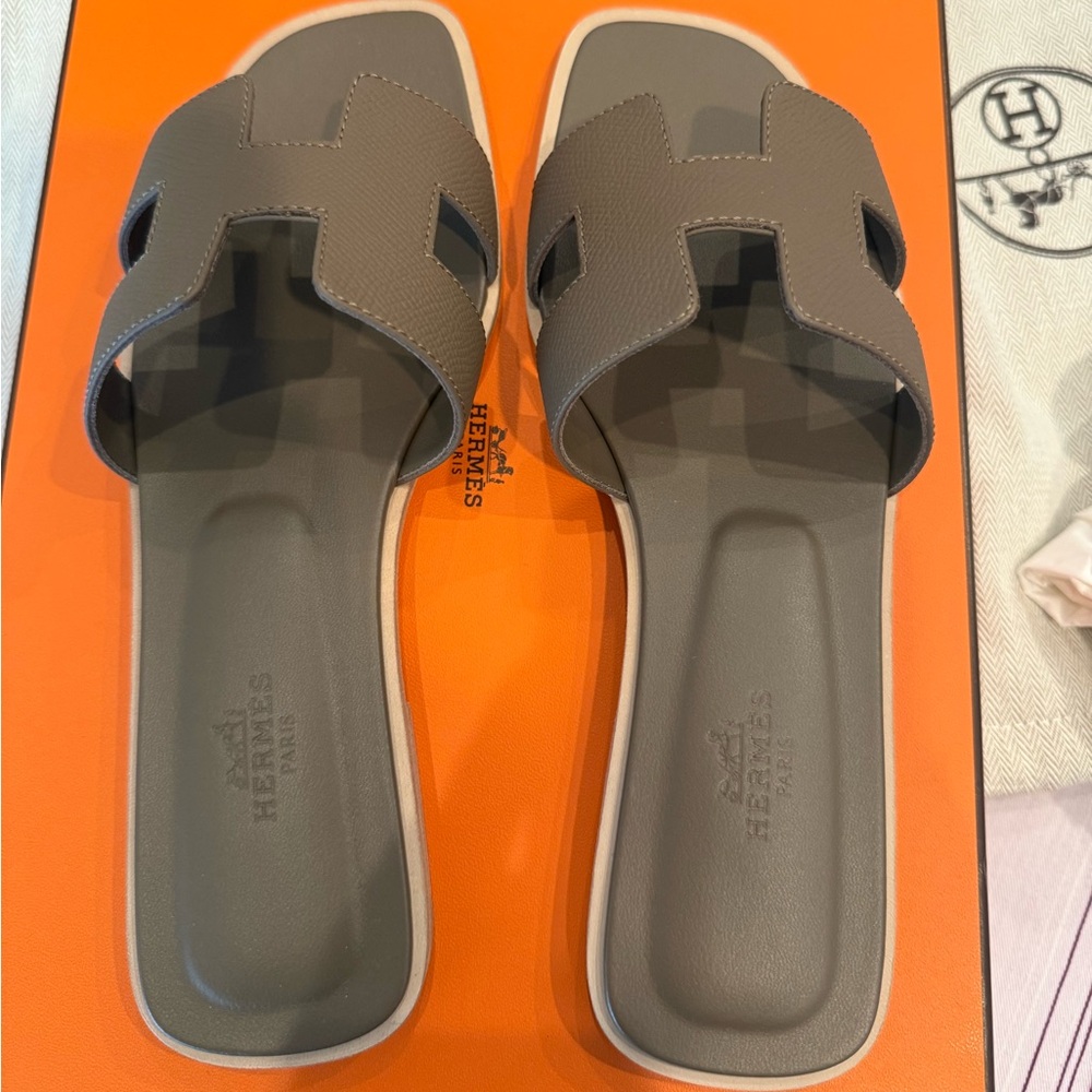 Hermes Oran sandal, 37 Étoupe, brand new